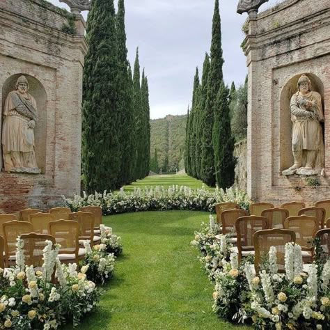 Italian Wedding Aisle, Wedding Aisle Aesthetic, Wedding Aisle Outside, Wedding Venue Aisle, Manifest Wedding, Outdoor Wedding Aisle, Estate Wedding Venues, Wedding Aisles, Dream Wedding Locations