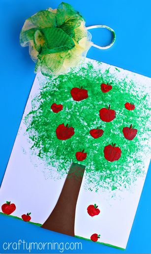 Make an Apple Tree Craft Using a Pouf Sponge #Fall craft for kids! | CraftyMorning.com Oc Crafts, Apple Tree Craft, September Crafts, Children Crafts, Apple Activities, Apple Craft, Fall Art Projects, Apple Art, Apple Theme