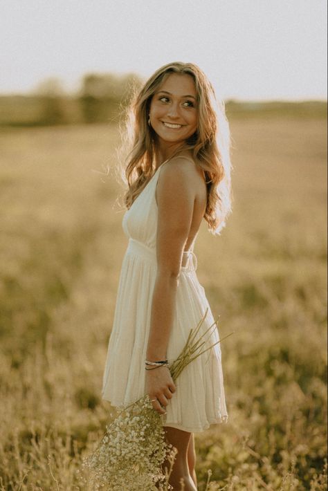 Fall Photos Dress, Senior Photo White Dress, Senior Picture Field Ideas, Seniors Pictures Ideas, Senior Yearbook Pictures Outfit, Posing For Senior Pictures, Simple Senior Photos, Senior Pictures Dress Outfits, Vineyard Senior Pictures