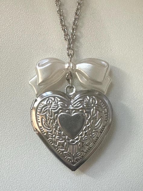 coquette locket necklace 🤍🎀 - good quality - perfect for everyday wear - locket can fit tiny photos 🫶 Necklaces Locket, Locket Necklaces, Silver Locket Necklace Vintage, Cute Lockets Necklaces, Vintage Locket Necklace Silver, Lockets Necklace, Coquette Jewellery, Silver Vintage Locket, Locket Ideas