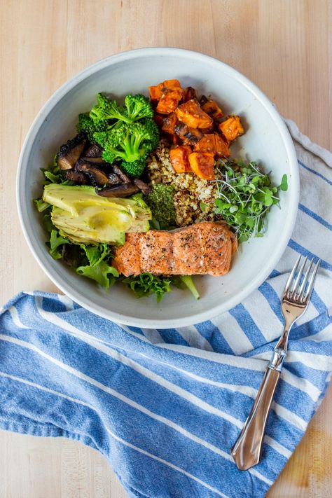 Ancient Grain Bowls with Salmon True Food Kitchen, Glazed Sweet Potatoes, Grain Bowls, Breakfast Low Carb, Overnight Oat, True Food, Healthy Bowls, Grain Bowl, Diet Vegetarian