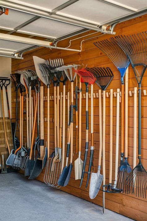 30 Garage Organization DIY [Make Within Minutes] – craftydiyers.com Yard Tool Storage Ideas, Lawn Tool Storage, Tool Shed Organizing, Outdoor Tool Storage, Garage Hacks, Diy Bike Rack, Garage Solutions, Garage Organization Tips, Garage Organisation