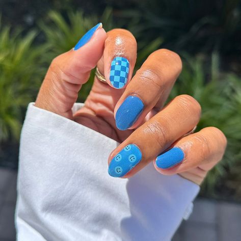 Lift your mood and elevate your style with these gel nail strips. Blues Grooves features three prints that will have you dancing with delight. Perfect for festival season, this groovy blue nail set includes a checkered print, smiley faces, and a wavey yin-yang to help you break away from boring manicures and balance your bold badass attitude with that free spirit. DIY friendly Made from real, semi-baked gel Multiple layers of foil, glitter, and color Easy application & easy removal Professional Two Toned Blue Nails, Fun Trendy Nails, End Of Summer Nail Designs, Fun Summer Nails Blue, Funky Gel Nail Designs, Checkered Print Nails, Square Dip Nails Summer, Short Round Nails Summer, Blue Checkered Nails