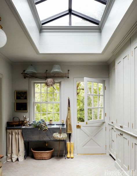 mudroom-inspiration-and-ideas-lowes New England Decor, Utility Room Designs, Floor To Ceiling Cabinets, Entry Design, Flower Room, Casa Vintage, Dutch Door, Boot Room, Utility Sink