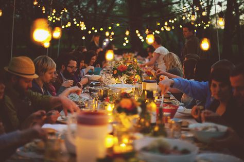 Outdoor dinner party party lights decor outdoors formal dinner party ideas exterior Summer Solstice Party, Solstice Party, Outdoor Dinner Parties, Dinner Party Summer, Outdoor Dinner, Garden Parties, Summer Dinner, Backyard Party, Outdoor Parties