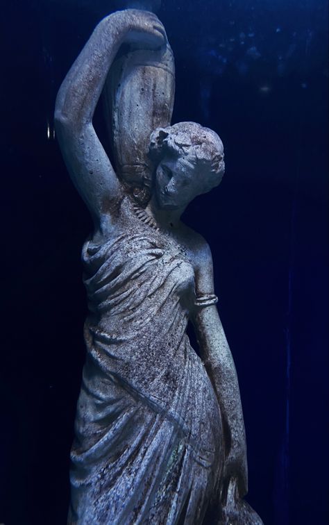 Aqurium, sculptor, photography, aesthetic, under water asthetic, art, art major, aquatics, edited, woman sculpture, drawing reference God Of Water Aesthetic, Under Water Statues, Water Bearer Aesthetic, Statues In Water, Achlys Goddess, Statues Underwater, Water Signs Aesthetic, Statue In Water, Sculpture Art Greek