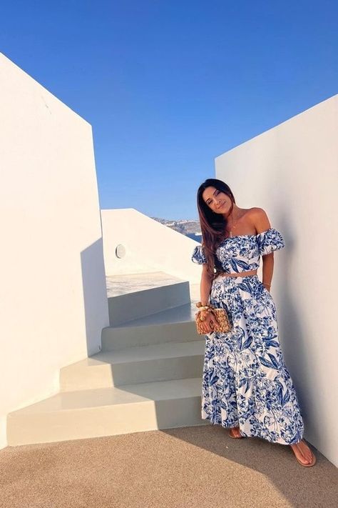 Santorini Holiday Outfits, Blue White Dress Outfit, Outfit For Greece Vacations, Greece Outfit Ideas Women, Outfits Ideas For Greece, White Head Band Outfit, Milos Greece Outfit, Greek Night Outfit, Holiday In Greece Outfits