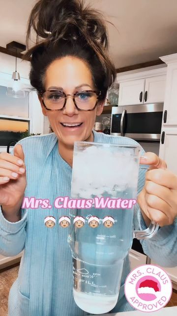 Tonya Spanglo on Instagram: "Mrs. Claus approved🤶🏼💗🤶🏼💗🤶🏼💗 Skinny Syrups are from the @skinnymixes website! Use TONYA42 at checkout. Water Packets are from @margaritavillefoods You can purchase at Dollar General, Famiky Dollar. Dollar Tree, Homeland. #merrychristmas #drink #recipe #water #goals #yummy #holiday #hydration #skinnysyrup" Ice Flavored Water, Water Packets, Tonya Spanglo, Water Goals, Water Flavors, Flavored Water Drinks, Sassy Water, Fancy Water, Peppermint Syrup