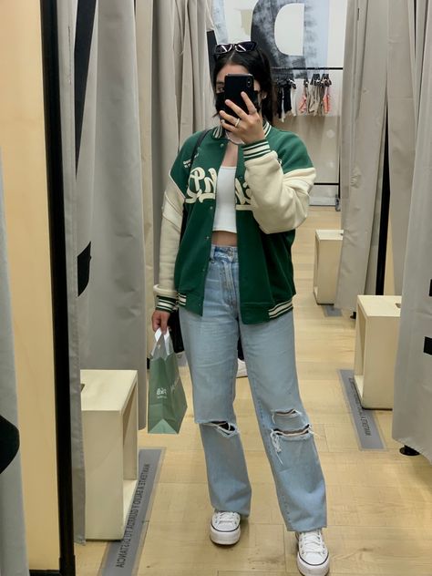 Green Jersey Jacket Outfit, Kpop Varsity Jacket, Aesthetic Varsity Jacket Outfit, Jersey Jacket Outfit Women, Green Baseball Jacket Outfit, Styling Varsity Jacket Women, Green Sport Outfit, Baseball Jacket Outfit Women, Selfie Mirror Ideas