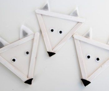 Crafts Using Popsicle Sticks, January Crafts For Kids, Construction Paper Crafts For Kids, Arctic Fox Art, Arctic Wolves, Arctic Animals Preschool, Daisy Room, January Themes, Crafts For Kids Preschool