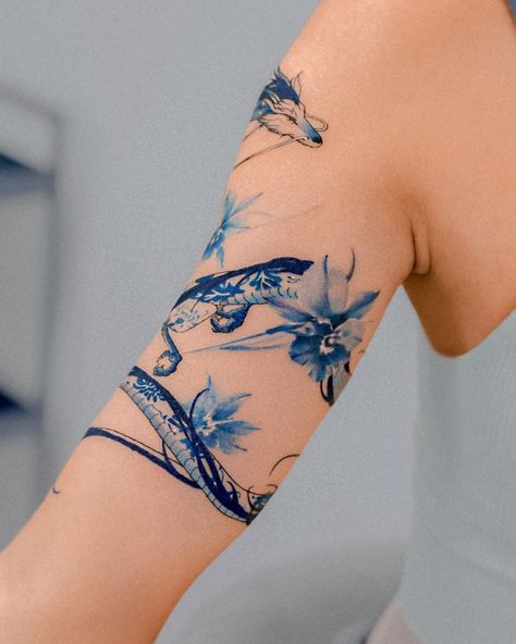 Porcelain haku and blue irises wrapped around the arm 🐉💙 Thank you :) @e.nal.tattoo @vismstudio | Instagram Blue Flower Shoulder Tattoo, Blue Arm Tattoos For Women, Blue Haku Tattoo, Blue Shoulder Tattoo, Blue And Orange Tattoo, Haiku Dragon Tattoo, Porcelain Blue Tattoo, Female Tattoos Leg, Haku Arm Tattoo