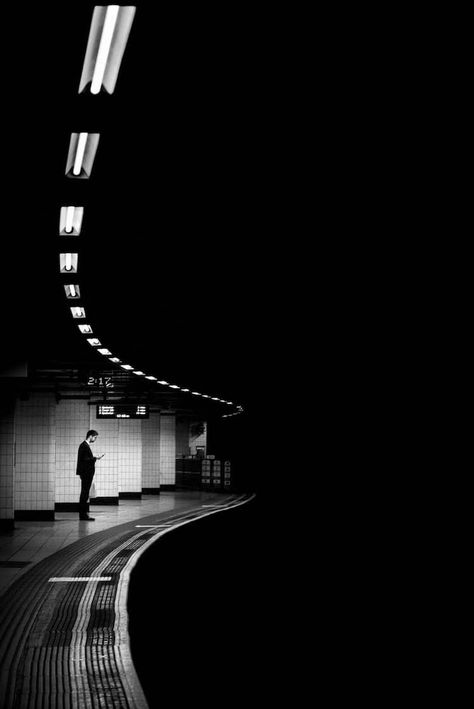 Alan Schaller, Fotografi Fesyen, Light And Shadow Photography, Street Photography Urban, Contrast Photography, Fotografi Urban, Shadow Photography, Foto Tips, Cinematic Photography