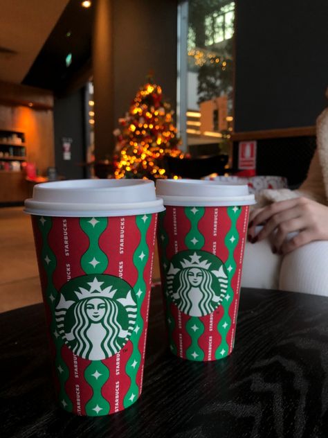 Starbucks Christmas Cups, Bff Christmas, Christmas Starbucks, You Are My Moon, Christmas Dreaming, Favorite Christmas Songs, Holiday Cups, Cute Christmas Wallpaper, Starbucks Christmas