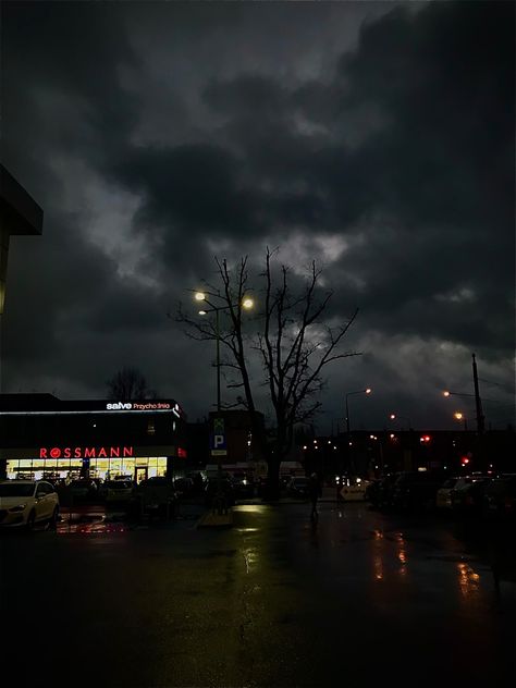 Dark Rainy Night Aesthetic Wallpaper, Ipad Wallpaper Aesthetic Rain, Black Out Days Aesthetic, Cloudy Aesthetic Dark, Quiet Dark Aesthetic, Outside Dark Aesthetic, Dark Outside Pictures, Stormy Day Aesthetic, Dark Hour Aesthetic