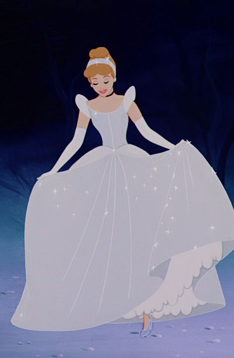 Its a beautiful dress did you ever seen such a beautiful dress See!! Her dress is WHITE! Not blue :p #petpeave Cinderella Screencaps, Princess Character, Disney Princess Outfits, Disney Screencaps, Walt Disney Characters, Cinderella Carriage, Images Disney, Cinderella Disney, Film Disney