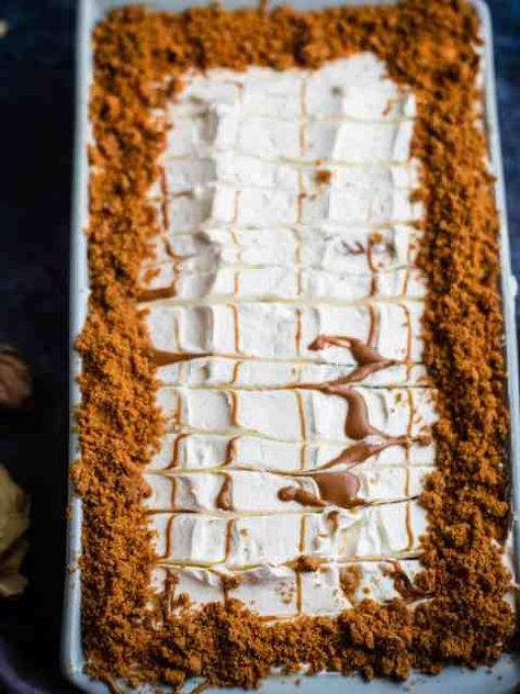 Biscoff Lasagna in a blue rectangular dish Lotus Biscoff Tiramisu, No Bake Tiramisu, Biscoff Tiramisu, Cream Cheese Lasagna, Italian Tiramisu Recipe, Biscoff Cream, Easy Tiramisu, Easy Tiramisu Recipe, Italian Tiramisu