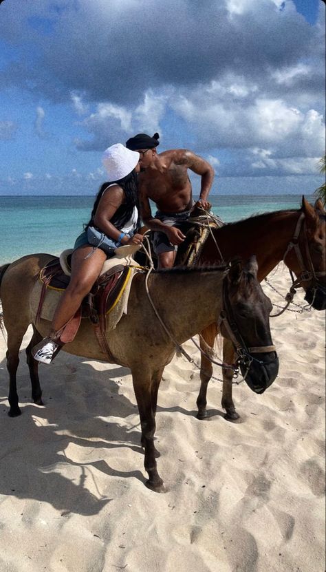 Black Couple Vacations, Aesthetic Romantic Couple, Vacation For Couples, Couple Vacation Pictures, Poses Reference Photo, Couple Beach Poses, Romantic Beach Couple, Beach Couple Poses, Shots To Make