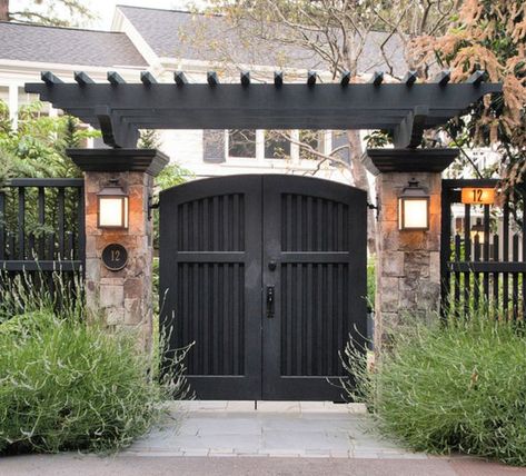 22 Welcoming Garden Gate Designs Colonial Garden, Backyard Gates, Garden Gate Design, Gate Designs Modern, Outdoor Gate, Modern Gate, Front Gate Design, Entrance Gates Design, Wood Gate