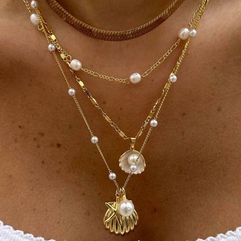 Gold And Pearl 4 Piece Seaside Necklace Set Gold Jewerly Necklace, Greek Goddess Gold Jewelry, Cute Stacked Necklaces, Pearl Necklace Mermaid, 21k Gold Necklace, Aethstetic Jewellery, Cute Jewelry Combos, Cute Gold Jewelry Aesthetic, Tropical Jewelry Aesthetic