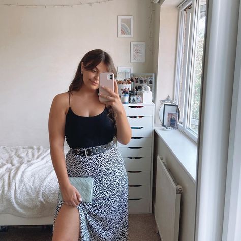 Medium Sized Girls Outfits, Midsize Spring Fashion, Midi Skirt Outfit Casual, Midsize Summer Outfit, Mirror Selfie Outfit, Outfit Mirror Selfie, Summer Midi Skirt, Outfit Midsize, Fashion Midsize