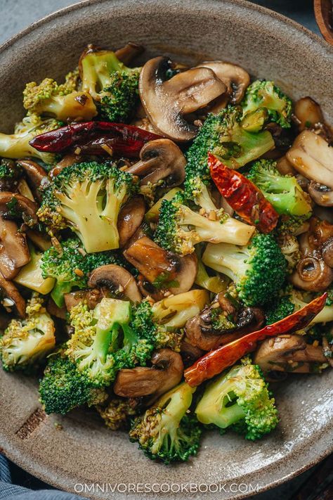 Mushrooms Broccoli Recipes, Mushroom Broccoli Stir Fry, Stir Fry Mushrooms, Veggie Diet Recipes, High Protein Mushroom Recipes, Healthy Eating Gluten Free, Mushroom Healthy Recipes, All Veggie Meals, Broccoli Vegan Recipes