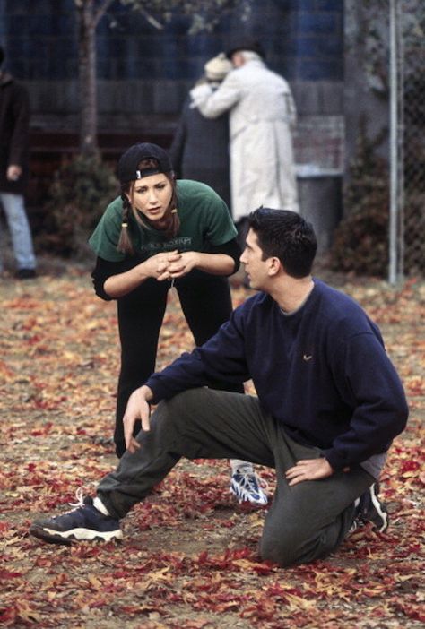 Thanksgiving episode - "The one with the Football". One of my favorites. Friends Ross And Rachel, Friends 1994, Friends Reunion, Ross And Rachel, Friends Scenes, Jenifer Aniston, Halloween Memes, Friends Poster, Ross Geller