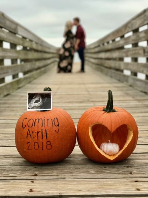 Pumpkin Head Photoshoot Maternity, Halloween Pregnancy Announcement Photos, Pumpkin Carving Pregnancy Announcement, Pregnancy Announcement Fall Ideas, October Maternity Photoshoot, Pumpkin Patch Maternity Photoshoot, Halloween Pregnancy Photoshoot, Fall Baby Announcement Photoshoot, September Pregnancy Announcement