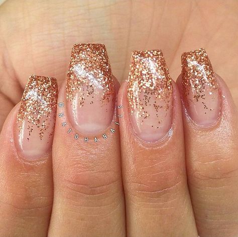 Gold Ombre Nails Square, Nails Gold Glitter Ombre, Gold Glitter Gradient Nails, Prom Nails Gold Glitter, Classy Gold Nails Acrylic, Ombré Gold Glitter Nails, Creme And Gold Nails, Pink And Gold Sparkly Nails, Hoco Nails Rose Gold