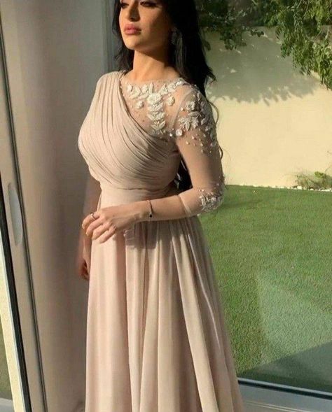 Fashion Wedding Guest, Glamorous Evening Dresses, Soiree Dresses, A Line Prom Dress, Soiree Dress, Women Dresses Classy, Indian Gowns Dresses, Elegant Dresses Classy, Designer Party Wear Dresses