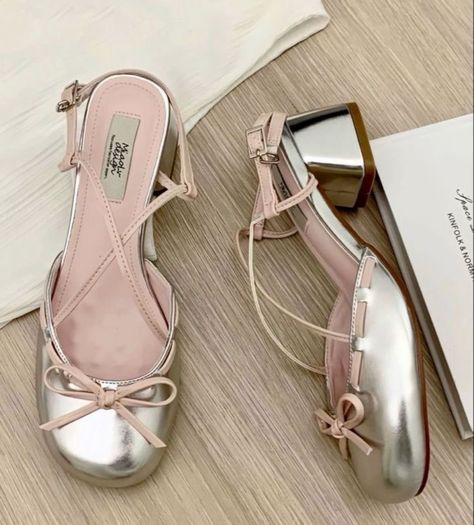 What Once Was, Shoes For Woman, Zapatos Mary Jane, Dr Shoes, Funky Shoes, Fancy Shoes, Girly Shoes, Shoe Inspo, Aesthetic Shoes