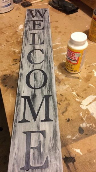 Whitewashed Welcome Sign Welcome Wood Sign, Welcome Signs Front Door, Wooden Signs Diy, Door Signs Diy, Wooden Welcome Signs, Front Porch Signs, Porch Welcome Sign, Diy Wood Signs, Diy Holz