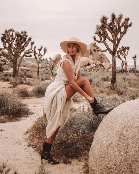 Desert Photoshoot Outfit, Maroon Jewelry, Desert Photoshoot Ideas, Cowgirl Photoshoot, Boho Photoshoot, Boho Photography, Danielle Smith, Western Photoshoot, Desert Photoshoot