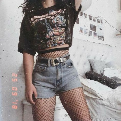 16-year-old Scarlette Russo has never got along with the universe. In… #teenfiction #Teen Fiction #amreading #books #wattpad Rok Outfit, E Girl Outfits, Mode Tips, Fest Outfits, Aesthetic Grunge Outfit, Green Converse, Grunge Look, Looks Black, Pac Man