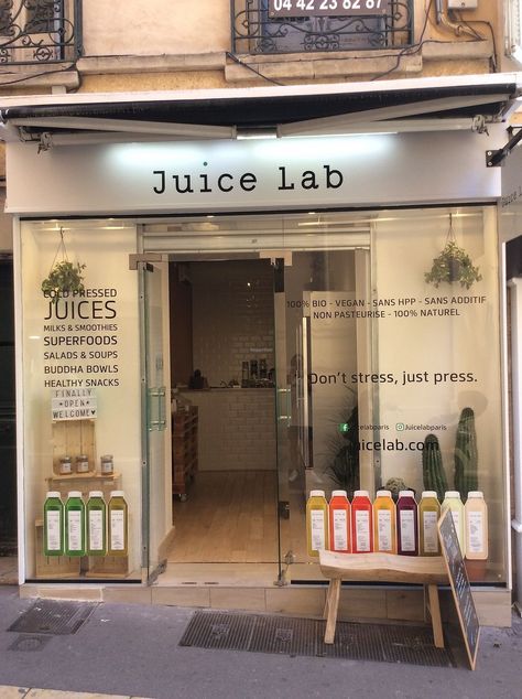 Juice Bar Exterior Design, Smoothie Cafe Interior, Juice Store Design Interiors, Juice Cafe Design, Juice Bar Ideas Design, Coffee And Juice Bar Ideas, Smoothie Store Design, Juice Store Design, Juice Bar Design Interiors