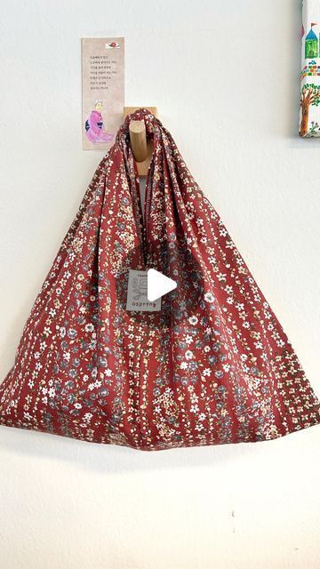 Diy Bag Tutorial, Diy Fabric Bag, Easy Bags To Sew, Bag Making Ideas, Diy Pouch Bag, Tote Bag Making, Handmade Fabric Purses, Easy Tote Bag, Diy Bags Tutorial