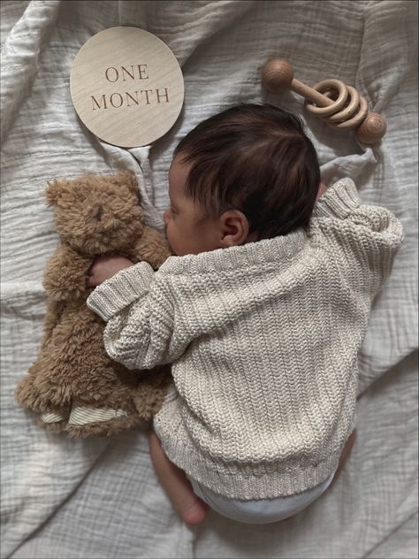 1month Old Photoshoot, One Month Newborn Photoshoot, 1month Old Baby Pictures Ideas, 1 Month Photoshoot Ideas For Baby Boy, Newborn 1 Month Pictures, Milestone Monthly Picture Ideas, I Month Old Baby Picture Ideas, Faceless Baby Pictures, One Month Old Picture Ideas