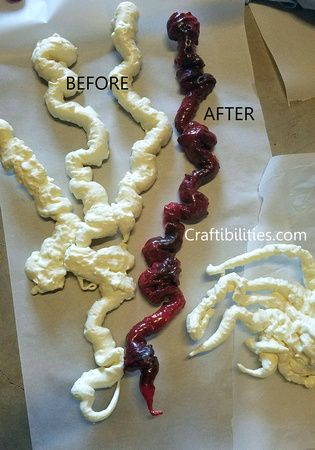 Intestines - CHEAP Gruesome Decorations - GREAT STUFF - party ideas - DIY - GORY Halloween severed body parts - tutorial Cheap Halloween Diy, Diy Halloween Dekoration, Cheap Diy Halloween Decorations, Halloween Decor Diy, Stranger Things Halloween, Halloween Props Diy, Halloween Fest, Casa Halloween, Creepy Halloween Decorations