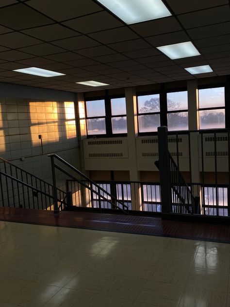 pretty sunrise in the morning at school aesthetic picture pink orange yellow Aesthetic Small Home, Bloxburg Room Ideas Aesthetic, Rise N Shine, Game Money, Morning School, Bloxburg Room Ideas, White Elephant Game, Elephant Game, School Morning