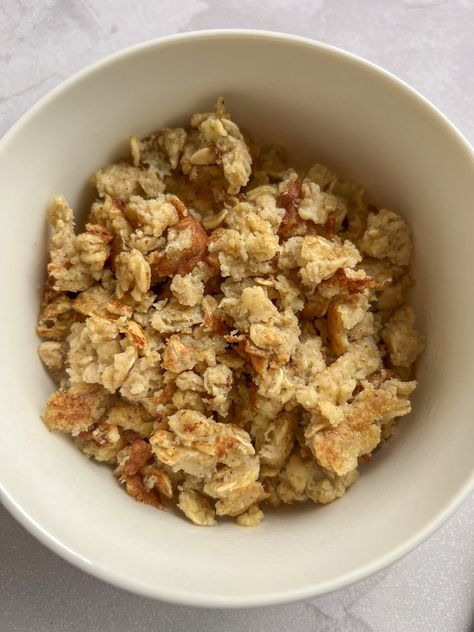 Scrambled Oats (Pan Fried Oatmeal) Meals With Oatmeal, Eggs In Oatmeal, Scrambled Banana Oats, Fried Oatmeal Recipes, Cooked Oats Breakfast, Scrambled Oats No Egg, Scrambled Oats No Banana, Protein Scrambled Oats, Oatmeal Scramble