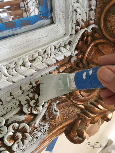 Updating A Gold Framed Mirror, Decorated Mirrors Diy Ideas, Painted Mirror Frame Ideas, Gold Mirror Makeover, Painted Mirror Frames, Old Mirror Makeover, Refinish Mirror Frame, Old Mirror Ideas, Redo Mirror