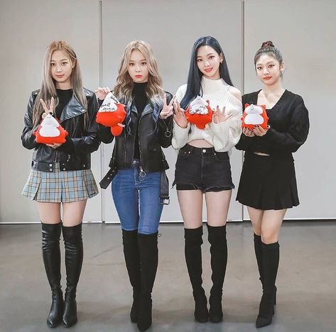 Aespa Aesthetic, Winter Aespa, Friend Poses, Korean Celebrities, Kpop Fashion Outfits, Asian Actors, Blackpink Fashion, Kpop Fashion, Boots Outfit