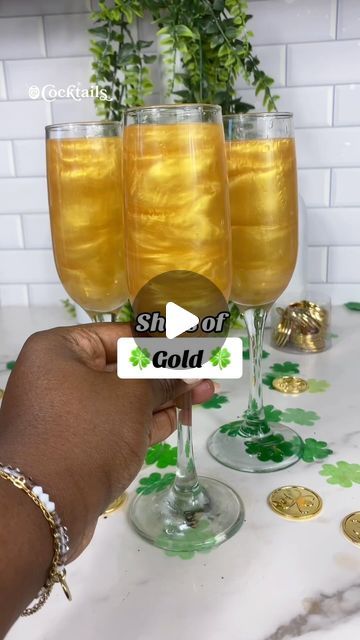 Cocktails (21+ to follow) on Instagram: "Sipping on liquid gold will get you a year of good luck✨🍀 Clinking glasses with a taste of luxury‼️ Perfect drink to start of St. Patricks Day🍀🌈Would you try this👀 #mimosa #stpatricksday #boozy #festivecocktails" Festive Cocktails, Alcohol Drinks, Liquid Gold, March 1, Follow On Instagram, St Patrick’s Day, Mimosa, St Patricks, Corporate Events