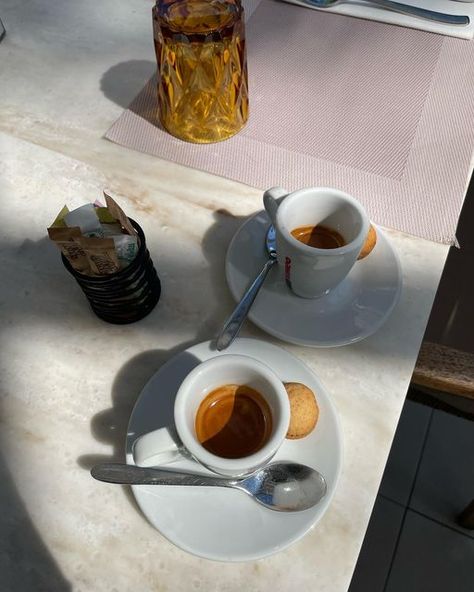 Luc Leroy on Instagram: "Two shots of Italian coffee for me 😍🌴 #ItalianCoffee #coffee #Italian" Espresso Italy, Italian Coffee Shop, Italian Desert, 21 Diner, Italy Coffee, Italian Breakfast, Italian Cafe, Italian Espresso, Espresso Bar