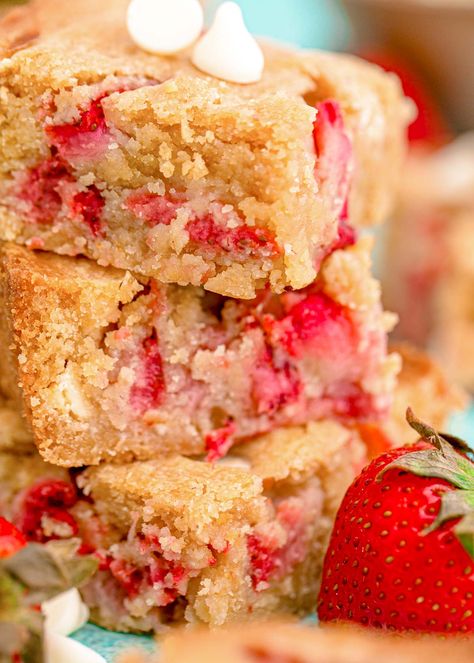 Strawberry Blondies are made with pantry staple ingredients and fresh, juicy strawberries, making them the perfect summertime dessert! An easy-to-make treat that bakes in just 25 minutes! Fresh Strawberry Pound Cake Recipe, Over Ripe Strawberries Recipes, Recipes That Use Jelly, Dessert Using Frozen Strawberries, Strawberry Desserts Gluten Free, Strawberry Brownies From Scratch, Strawberry Blondies Recipe, British Dessert Recipes, Strawberry Lemon Blondies