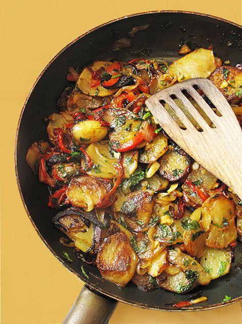 Saucy Potato Recipes, Sauteed Potatoes Recipes, Potato Peppers Onions, Potatoes And Peppers And Onions, Sauteed Potatoes And Onions, Potato And Peppers Recipes, Potatoes Onions And Peppers, Saute Potatoes, Potatoes With Peppers And Onions