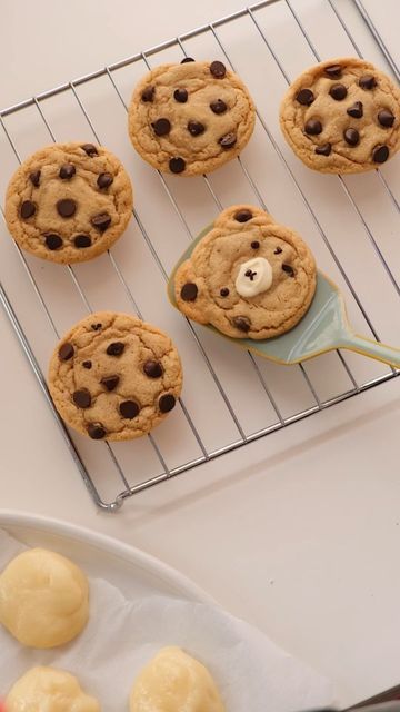 Coquette Recipes, Kawaii Cookies, Soft Cookie Recipe, Video Asmr, Soft Chocolate Chip Cookies, Cupcake Cake Designs, Asmr Food, Cute Baking, Perfect Cookie