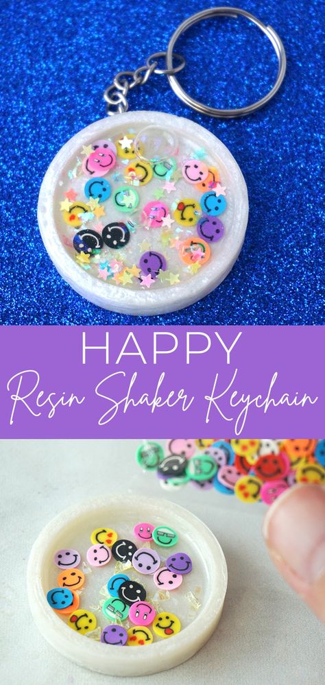 Resin Shaker keychain with UV Resin via @resincraftsblog Uv Resin Crafts To Sell, Resin Shaker Keychain Diy, Resin Charms Diy, Diy Shaker Keychain, Uv Resin Keychain Ideas, Uv Resin Crafts Diy, Diy Resin Keychain Ideas, Epoxy Keychain Ideas, Easy Resin Crafts For Beginners