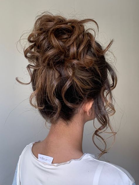 Hair Up Formal Hairstyles, Formal High Updo, Messy Fancy Bun, Fancy Buns Hairstyles, Curled Up Do, Hairstyles Up Do, Fancy Messy Bun, Fancy Bun Hairstyles, Curled Bun