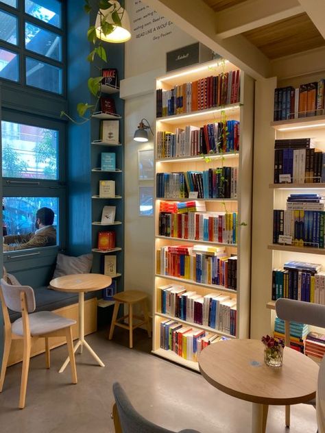 Bookstore Cafe Interiors, Small Book Shop Aesthetic, Working At Bookstore, Cafe With Books Coffee Shop, Cozy Bookstore Cafe Aesthetic, Books And Coffee Shop, Coffee Book Shop Design, Book Shop Interior Design, Cafe Bookstore Interior Design