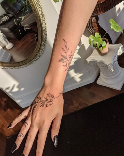 101 Best Vine Flower Tattoo Ideas That Will Blow Your Mind! - Outsons Wrist Hand Tattoo, Tattoo Main, Flower Vine Tattoos, Wrap Around Wrist Tattoos, Tato Tradisional, Around Arm Tattoo, Wrap Around Tattoo, Wrap Tattoo, Tato Henna